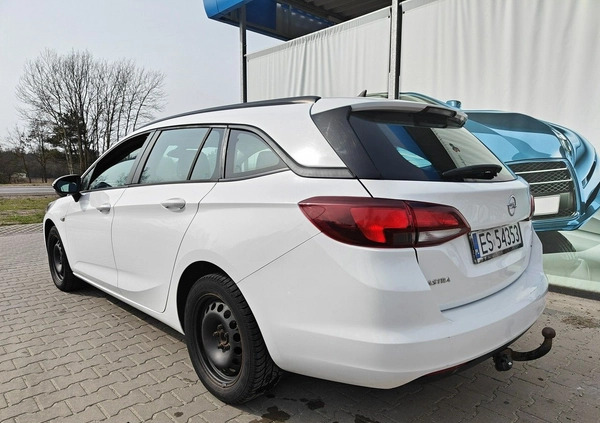 Opel Astra cena 16900 przebieg: 181671, rok produkcji 2016 z Karczew małe 137